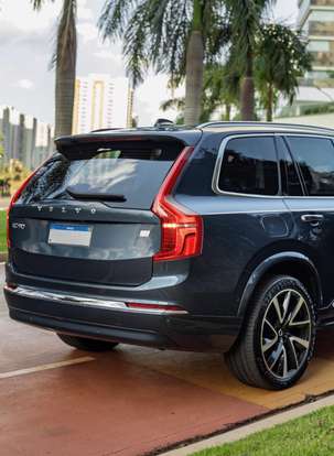 VOLVO-XC90-2023