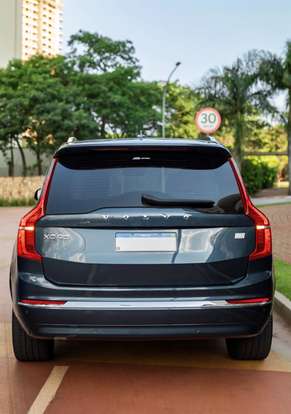 VOLVO-XC90-2023
