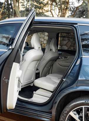 VOLVO-XC90-2023