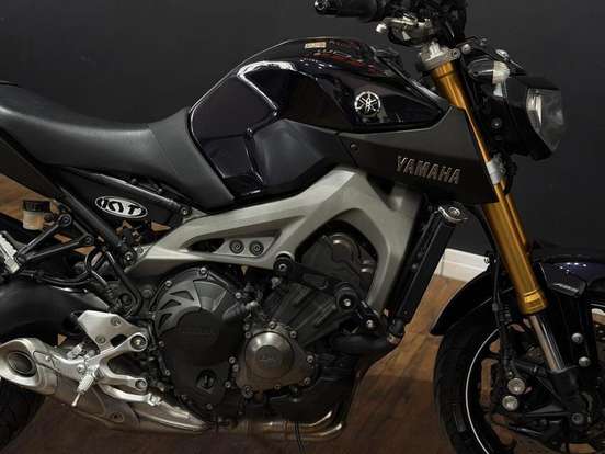 YAMAHA-MT-09-2014
