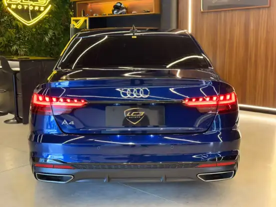 AUDI-A4-2022