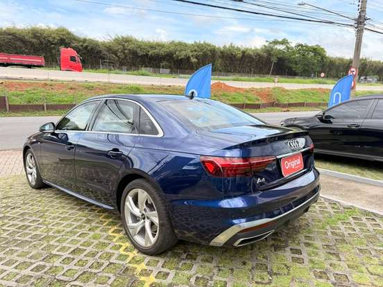AUDI-A4-2021