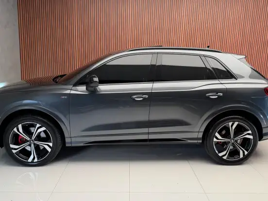 AUDI-Q3-2.0 40 TFSI GASOLINA PERFORMANCE BLACK PLUS QUATTRO TIPTRONIC AUDI-Q3-2024