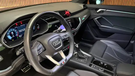 AUDI-Q3-2024