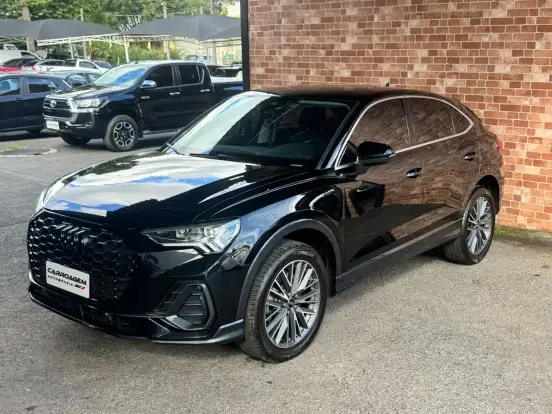 AUDI-Q3-2023