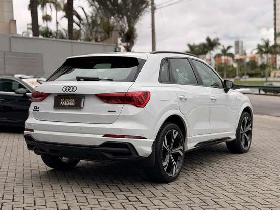 AUDI-Q3-2024