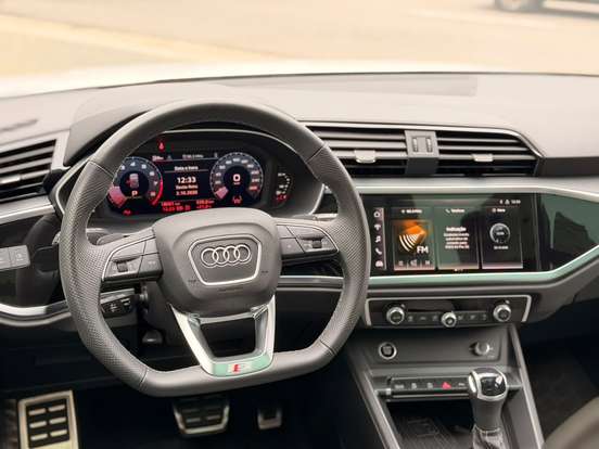 AUDI-Q3-2024