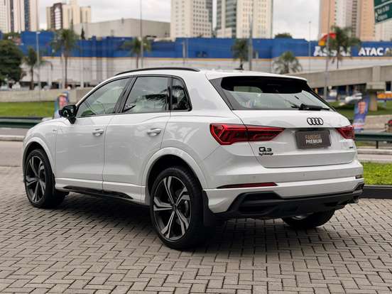 AUDI-Q3-2024