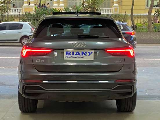 AUDI-Q3-2023