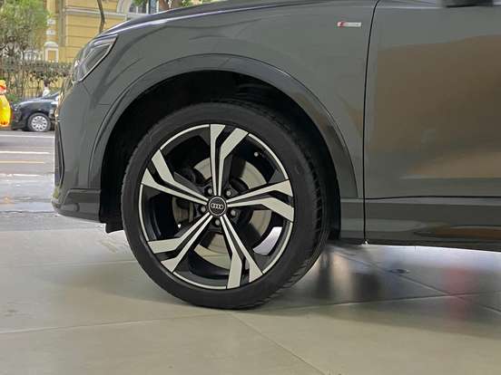 AUDI-Q3-2023
