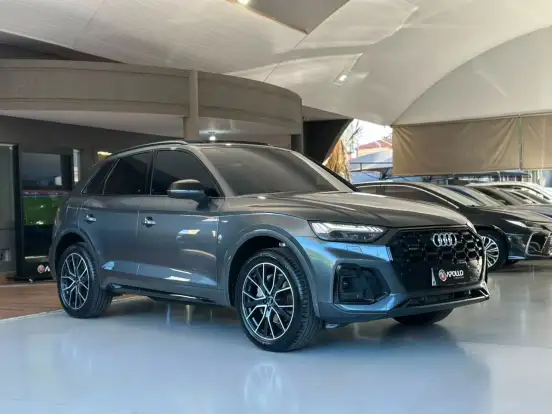 AUDI-Q5-2022