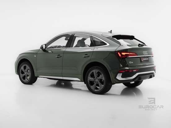 AUDI-Q5-2021