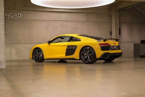 AUDI-R8-2021