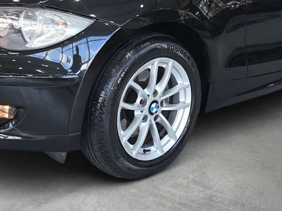 BMW-118i-2011