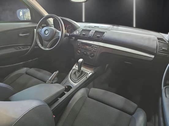 BMW-118i-2011
