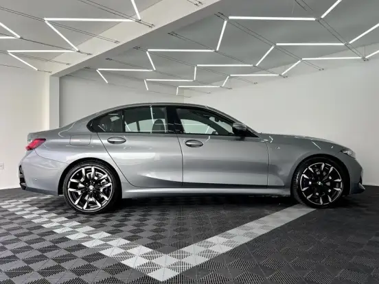 BMW-320i-2024