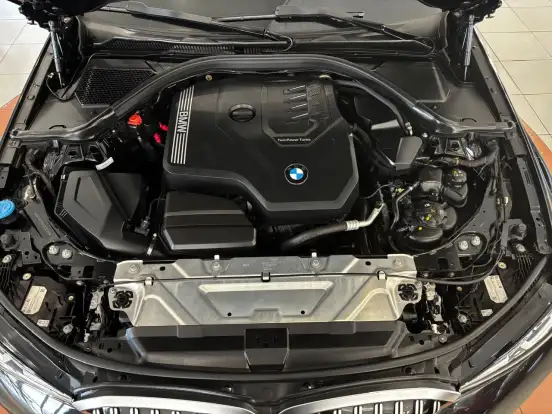 BMW-320i-2023