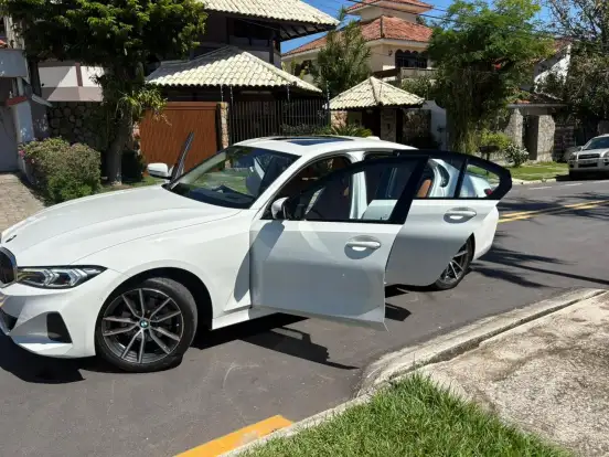 BMW-320i-2023