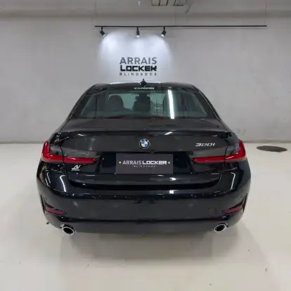 BMW-320i-2021