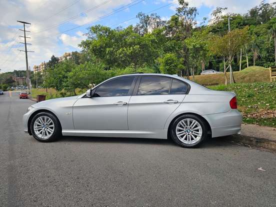 BMW-320i-2.0 16V GASOLINA 4P AUTOMÁTICO BMW-320i-2009