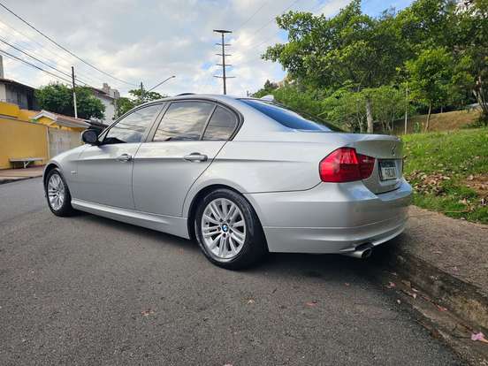 BMW-320i-2.0 16V GASOLINA 4P AUTOMÁTICO BMW-320i-2009