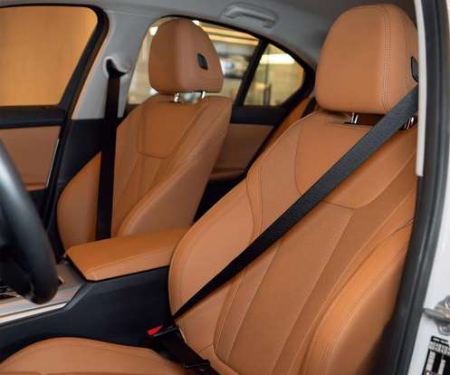 BMW-320i-2023