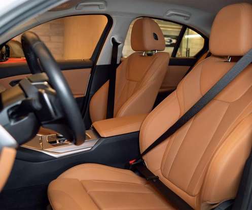 BMW-320i-2023