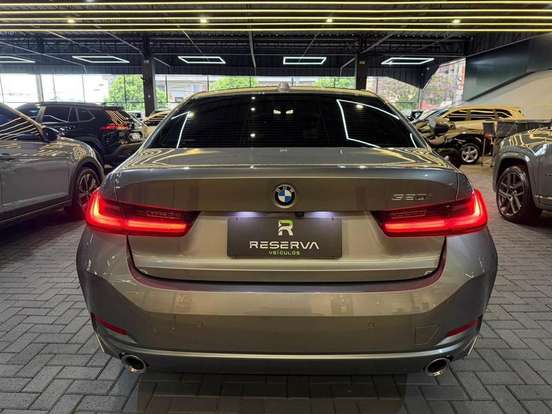 BMW-320i-2022