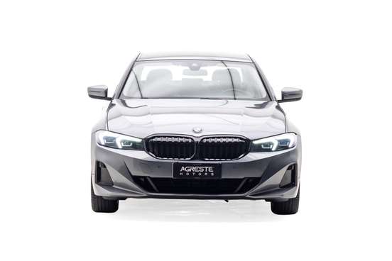 BMW-320i-2022