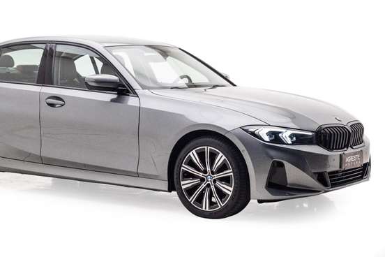 BMW-320i-2022