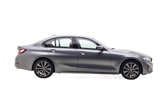 BMW-320i-2022
