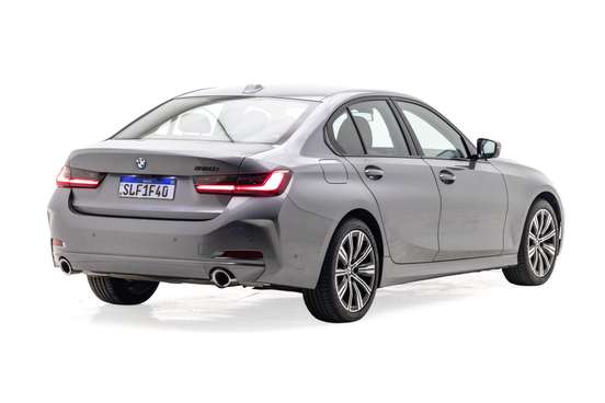 BMW-320i-2022