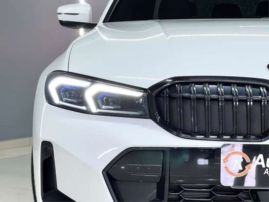 BMW-320i-2023