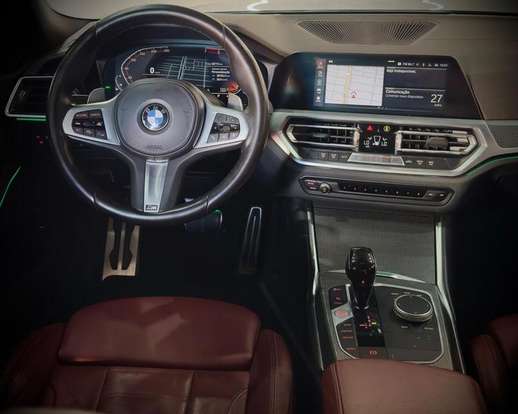 BMW-320i-2022