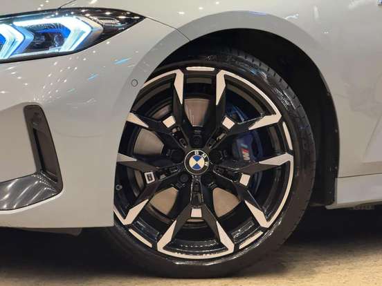 BMW-320i-2024