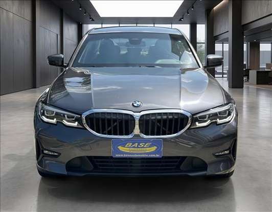 BMW-320i-2020
