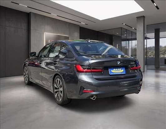 BMW-320i-2020