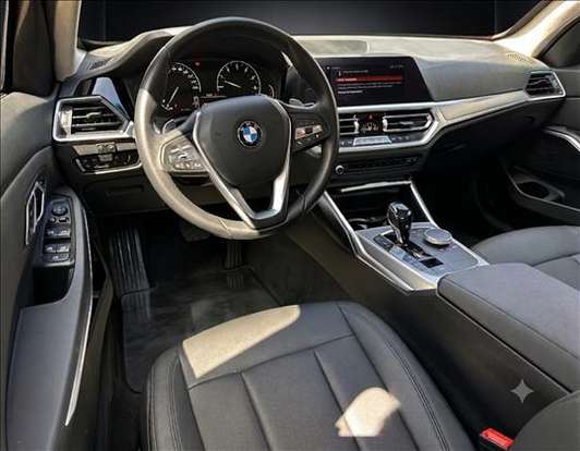 BMW-320i-2020