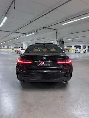 BMW-320i-2020