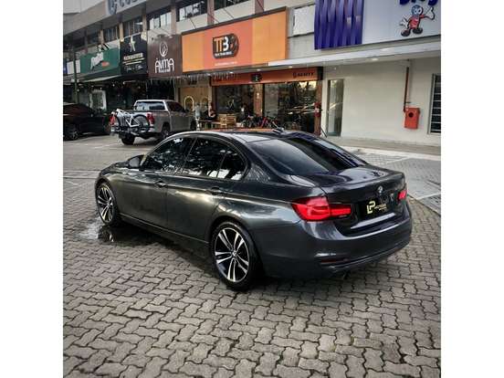 BMW-320i-2018