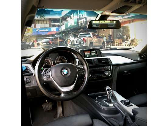 BMW-320i-2018