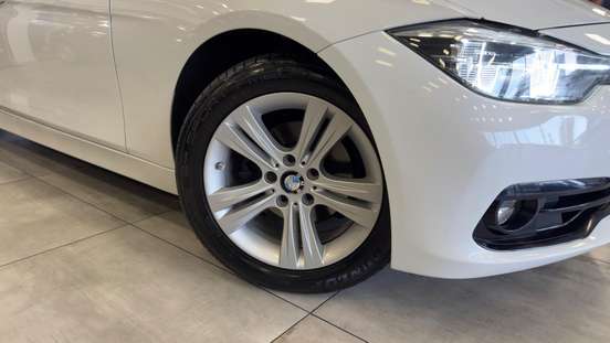 BMW-320i-2018