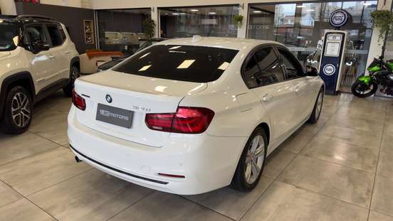 BMW-320i-2018