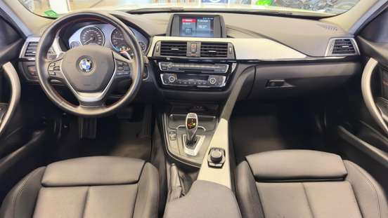 BMW-320i-2018