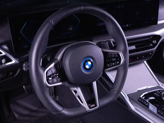 BMW-330e-2.0 16V TURBO HÍBRIDO M SPORT AUTOMÁTICO BMW-330e-2025