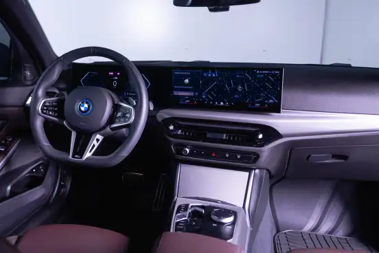 BMW-330e-2025