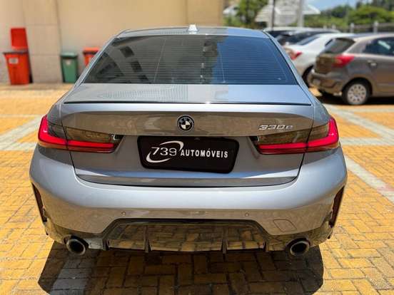 BMW-330e-2023