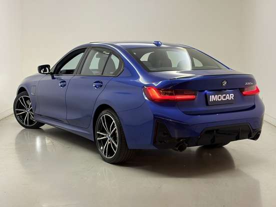 BMW-330e-2023