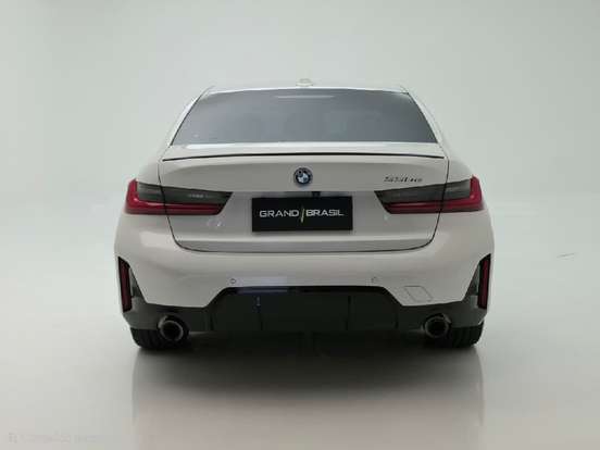 BMW-330e-2025