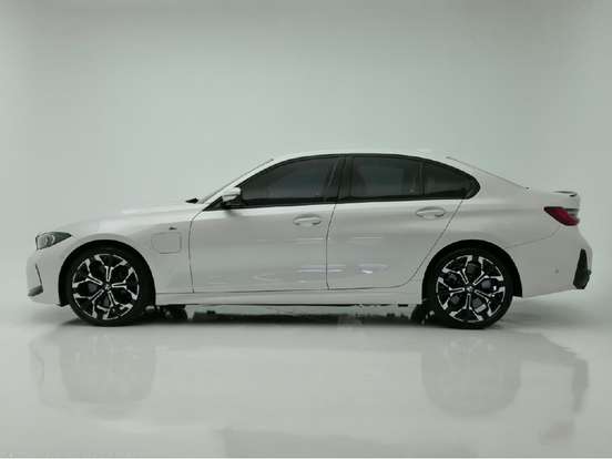 BMW-330e-2025